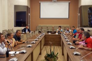 Primarul Cosmin Necula, în dialog cu protestatarii