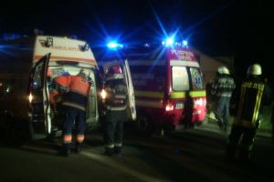 Patru răniţi după ce o maşină a fost lovită de tren la Feldru