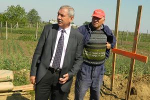 Primarul Niţă are rău de cumpărături
