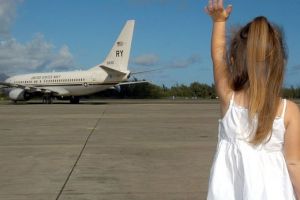 Noi generaţii de sacrificiu: Aproape 95 de mii de micuţi aveau părinţii plecaţi peste hotare, la sfârşitul lui 2017