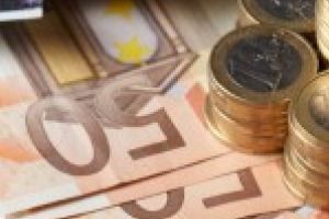 Euro a scazut la minimul ultimelor trei saptamani