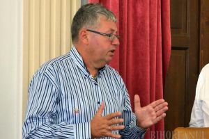 Pásztor, călătorul: Cât îi costă pe bihoreni călătoriile făcute de şeful Consiliului Judeţean