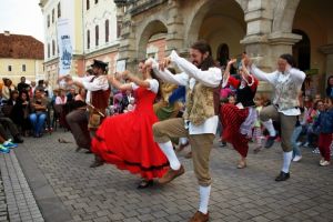 Spectacol de teatru în aer liber, cu Skepsis, la Alba Iulia: Sâmbătă, ”Extraordinarele Aventuri ale Căpitanului Spaventa”