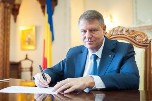 Iohannis a promulgat legea prin care cei care refuză un loc de muncă nu mai primesc ajutor social