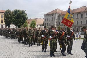 Live-Video| Ceremonial de schimbare a COMENZII la Batalionul 136 Geniu „Apulum” din Alba Iulia. Colonelul Ionut Boghiţoi este noul comandant