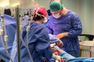 A fost realizat primul transplant pediatric de cord din România, din acest an. Intervenţia a durat 6 ore