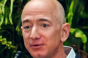 Jeff Bezos l-a depasit pe Bill Gates in clasamentul celor mai bogati oameni din lume