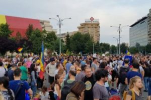 HALUCINANT! Un LIDER al mişcării #REZIST a declanşat CODUL ROȘU în faţa Guvernului