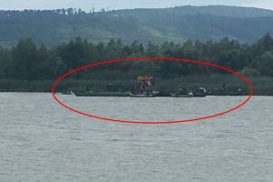 Epava avionului prăbuşit în Lacul Galbeni a fost scoasă din apă