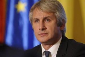 Teodorovici: Am putea scoate acciza la carburanţi