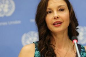 Noi dezvăluiri care şochează Hollywood-ul! Ashley Judd a încheiat O ÎNŢELEGERE cu Harvey Weinstein: I-a PROMIS că îi va PERMITE să o ATINGĂ dacă va CÂŞTIGA un premiu Oscar într-un rol din filmele sale
