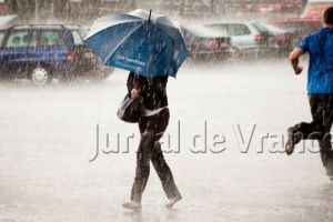 ULTIMĂ ORĂ: Ploi torenţiale şi furtună în Focşani şi alte localităţi din Vrancea