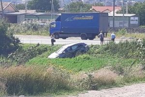 FOTO/ Accident rutier la Alba Iulia: O maşină a aterizat în şanţ, pe şoseaua de centură