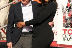 Robert De Niro, SAVUROS: O altă femeie i-ar fi „dat cu ceva în cap ” dacă actorul îi spunea aşa ceva. În schimb, SOŢIA i-a replicat pe măsură 