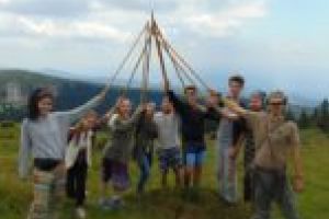 Zâmbete pe Poteci – un proiect dedicat copiilor care suferă de autism