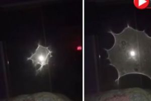 Video CUTREMURĂTOR, aşa ceva nu aţi mai văzut!  Un om a dechis accidental un portal de ENERGIE după ce a simţit ceva neobişnuit în camera sa