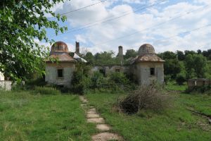 DENSUŞ sau ce se ascunde în spatele unor vedete ale turismului