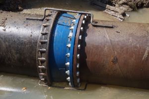 Apa vine spre Bacău! Umplerea reţelei cu apă se face la presiune redusă