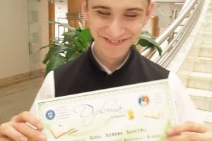 Școala pe nevăzute. Bogdan, a luat Bacalaureatul cu notă mare şi va studia psihologia
