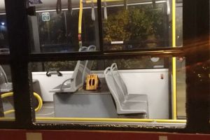 Bătaie între romi: Geamul unui autobuz al OTL a fost spart (FOTO)