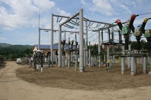 Staţia de transformare a energiei din Tg. Ocna, Bacău, grav afectată de inundaţii, a fost repusă în funcţiune