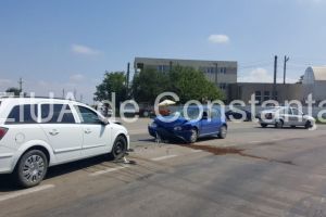 Imagini de la eveniment. Accident rutier la iesire din Movilita spre Topraisar. Doua masini implicate. Autoturismele s-au lovit frontal