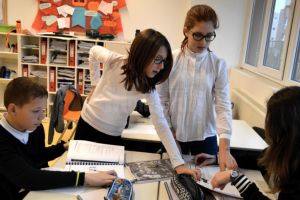 Elevi din 18 şcoli din judeţ au participat la cursuri de educaţie financiară