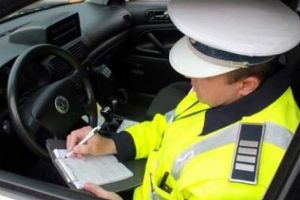 Poliţia Rutieră Argeş dă amenzi de 50.000 de lei şi suspendă vreo 10 permise, în fiecare zi