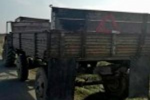 Depistat de politisti conducand un tractor si o remorca neinmatriculate