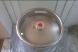 BOMBĂ ÎN CARTIER. Doi oameni ai străzii, LA UN PAS DE TRAGEDIE. Cât de aproape au fost de moarte? VIDEO