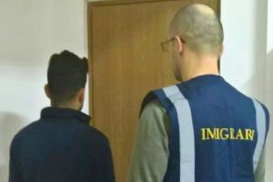 Straini depistati de politisti in timp ce munceau ilegal la doua societati comerciale din Timis
