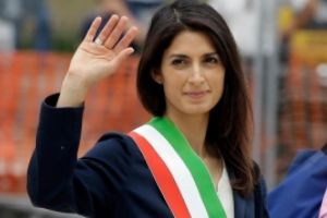 Romii din Italia fac PRĂPĂD: primarul Romei a venit în România pentru a găsi soluţii