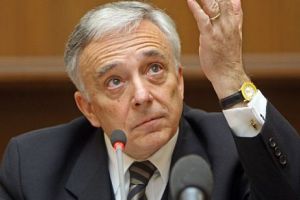 Mugur Isărescu şi-a publicat declaraţia de avere. Venitul său în cursul anului trecut a fost de 78.000 de lei pe lună