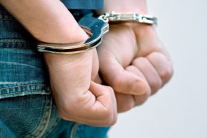 Tanar retinut de politie, dupa ce a spart mai multe camere de camin din Complexul Studentesc