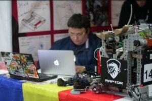 Alex Budin, descrie  ÎVĂŢĂMÂNTUL românesc: Este atât de vechi şi prăfuit, nu ţine cont de evoluţia umană, de creativitate sau de evoluţia tehnologiei, e FĂCUT să PEDEPSEASCĂ orice elev care e DIFERIT