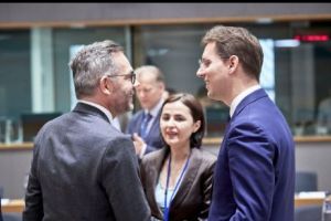 Ce se întâmplă cu ROMÂNII DIN MAREA BRITANIE după BREXIT? Poziţia oficialilor români