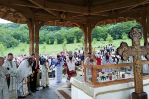 Zi sfântă de rugăciune şi reculegere la Mănăstirea Nuşeni. Episcopul Europei de Nord la hram (FOTO)