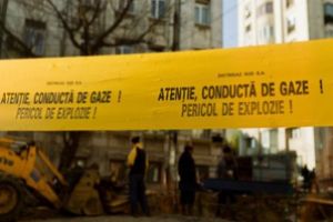 Pericol în curtea unui liceu