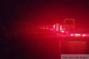 Accident pe DN 13, din cauza vitezei. Patru persoane au ajuns la spital