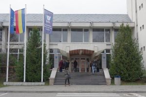 Aproape 2.000 de candidaţi pentru programele de licenţă şi peste 800 la master, la ...