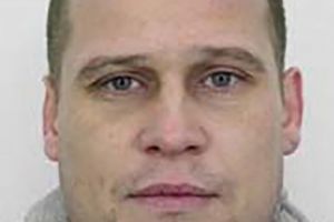 „Fărmatu”, liderul unei reţele de dealeri de etnobotanice, trimis la puşcărie pentru 7 ...