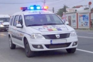 Urmărire ca-n filme în Ploieşti! Un poliţist care conducea o Dacia Logan de Poliţie ”l-a alergat” pe un şofer cu Audi A8