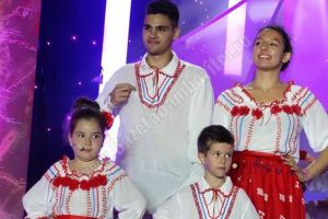 Micuţa  Antonia Popescu, premiul la „Mamaia Copiilor” împreună cu grupul BIMBAM