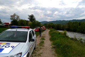 Fetiţă, de 2 ani, dispărută fără urmă! Căutată de poliţişti, pompieri şi jandarmi