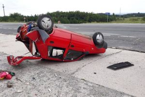 FOTO – Accident la Aciliu. O persoană rănită