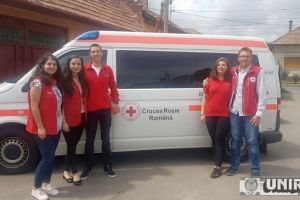 FOTO, VIDEO/ Eroi din umbră – Voluntarii Crucii Roşii Alba, tinerii care schimbă lumea şi aduc zâmbetul pe chipul oamenilor