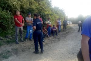 FOTO. Fetiţa de 2 ani pierdută pe câmp a fost găită azi dimineaţă