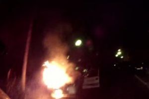 Cluj: Maşină în flăcări pe centura Apahida - VIDEO