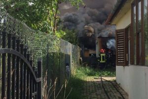 FOTO – Incendiu puternic în Sibiu pe strada Măgura