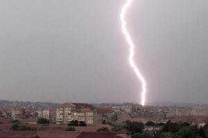 Vine vijelia! Cod galben de furtună în Crişana până luni la ora 10